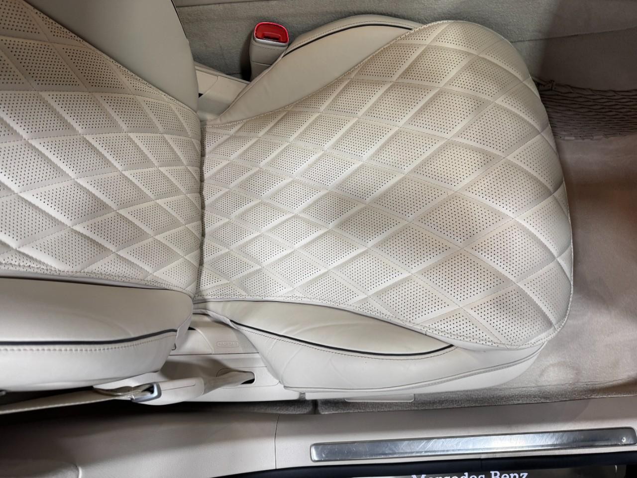 Mercedes-Benz S-Class Vehicle Full-screen Gallery Image 19