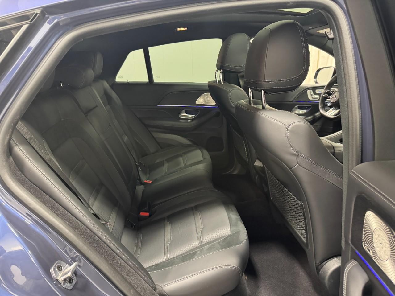 Mercedes-Benz GLE Vehicle Full-screen Gallery Image 10