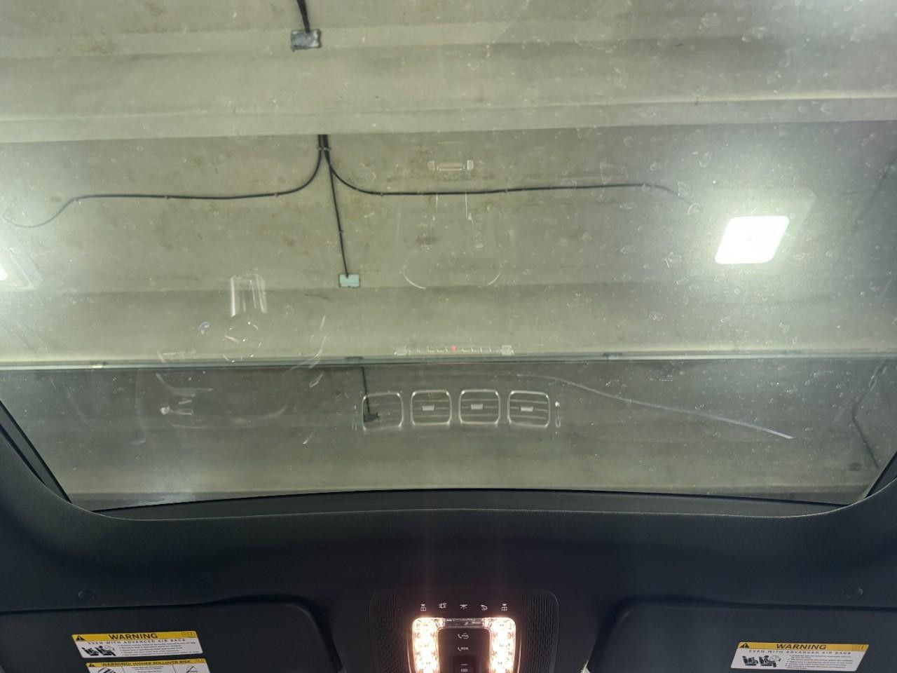 Mercedes-Benz GLE Vehicle Full-screen Gallery Image 11