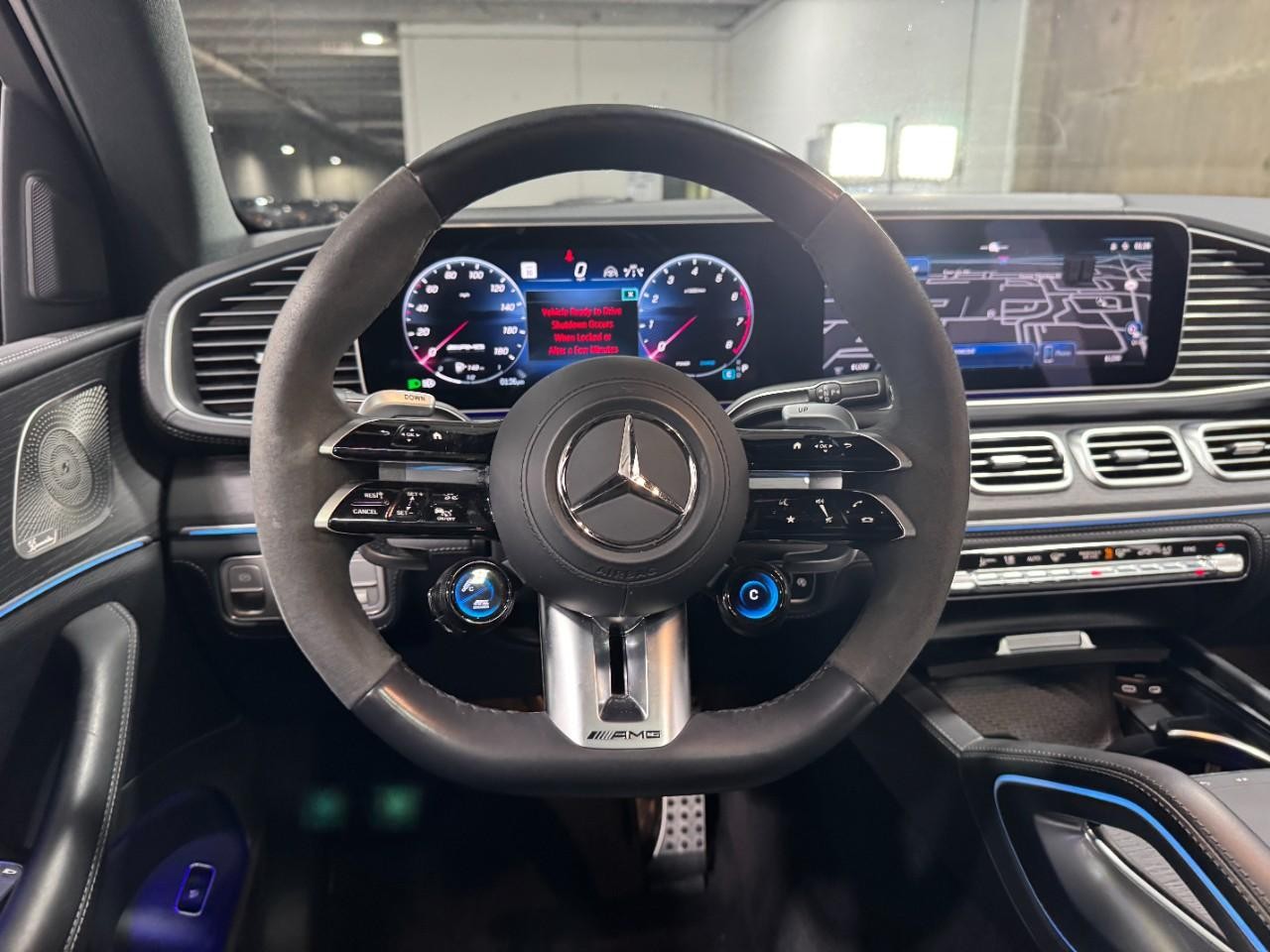 Mercedes-Benz GLE Vehicle Full-screen Gallery Image 13