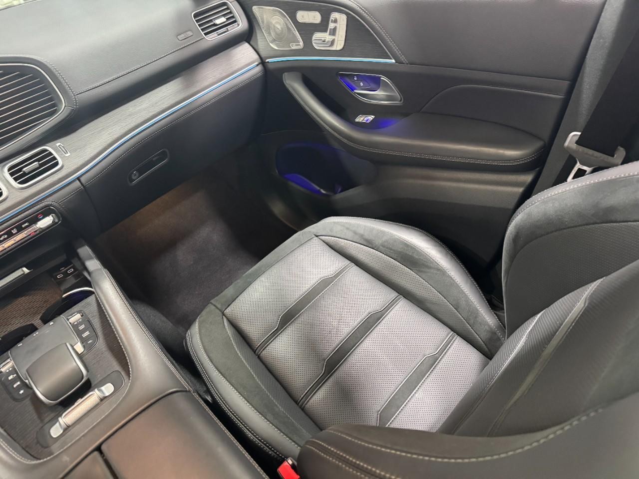 Mercedes-Benz GLE Vehicle Full-screen Gallery Image 17