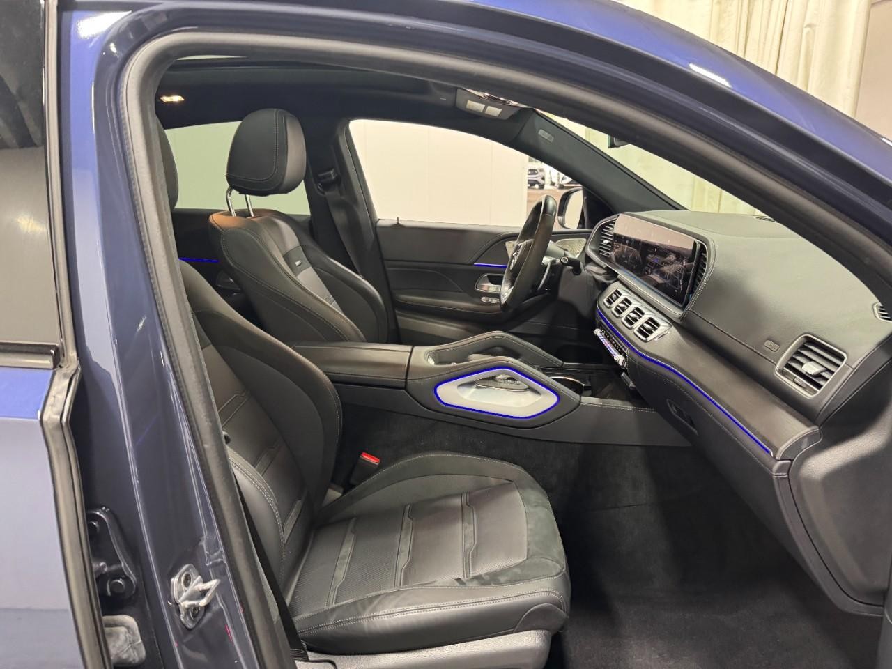 Mercedes-Benz GLE Vehicle Full-screen Gallery Image 18