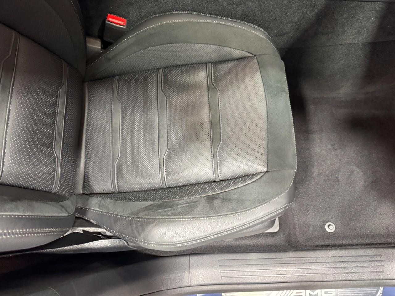 Mercedes-Benz GLE Vehicle Full-screen Gallery Image 19