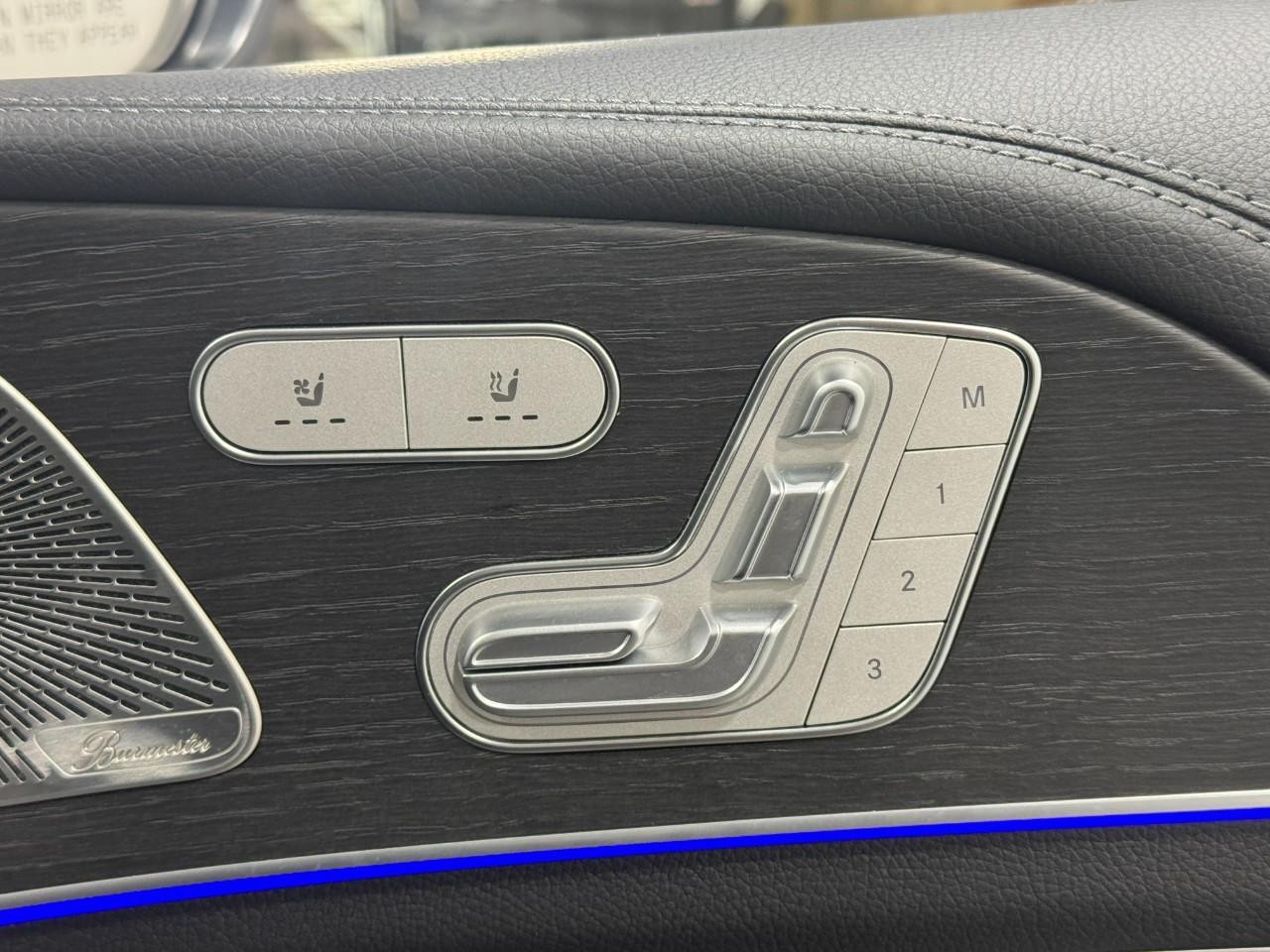 Mercedes-Benz GLE Vehicle Full-screen Gallery Image 21