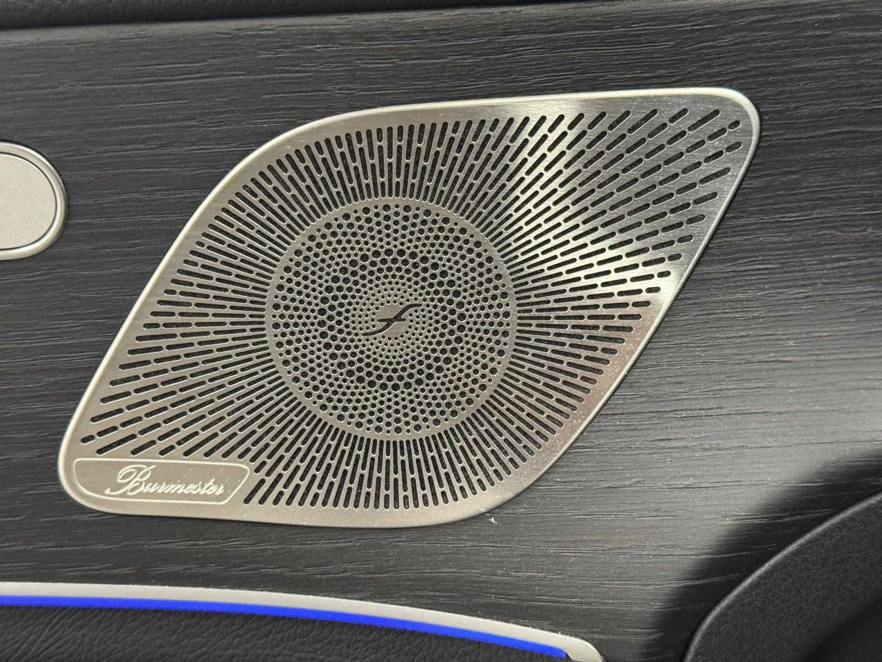 Mercedes-Benz GLE Vehicle Full-screen Gallery Image 24