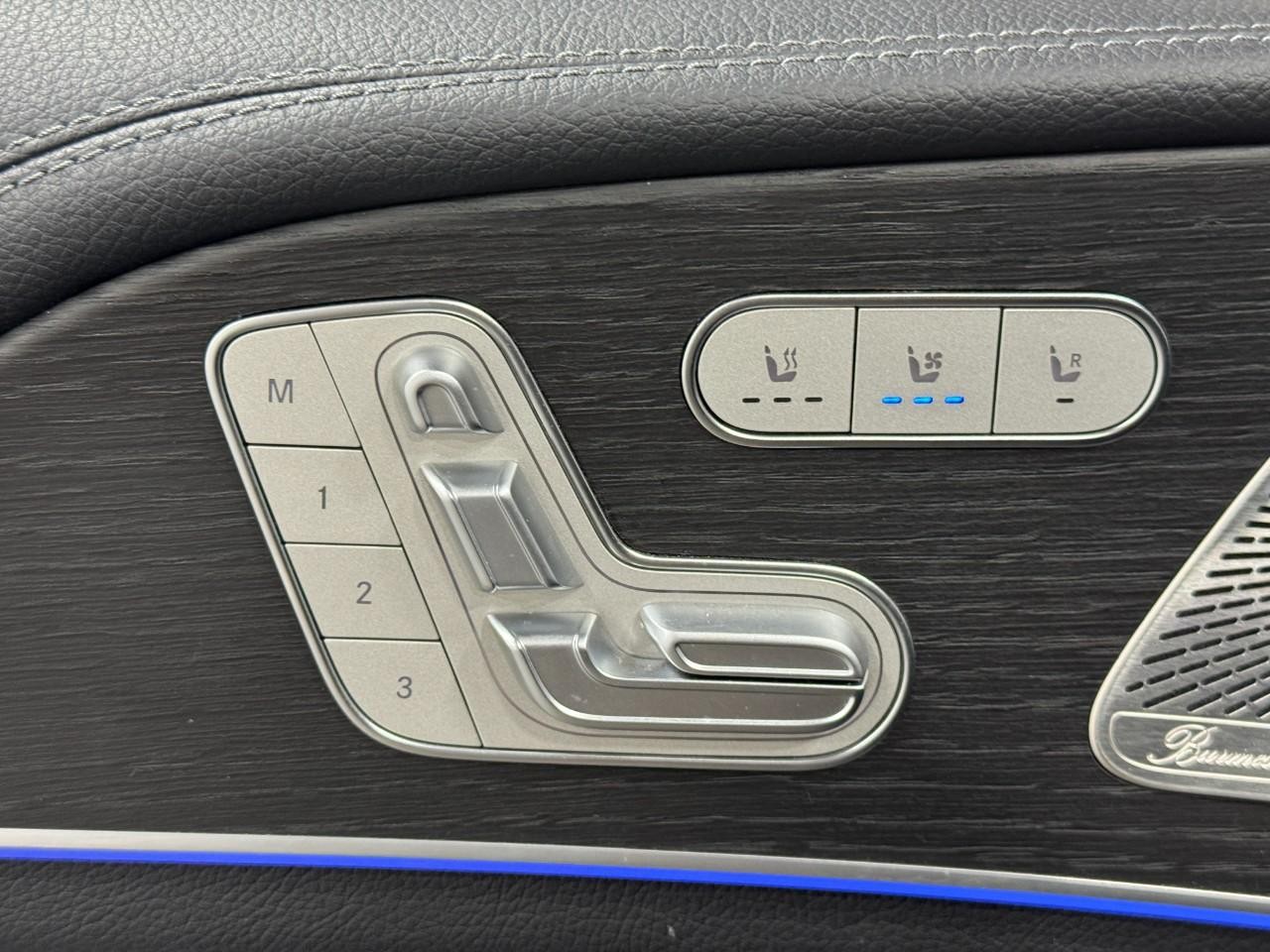 Mercedes-Benz GLE Vehicle Full-screen Gallery Image 25