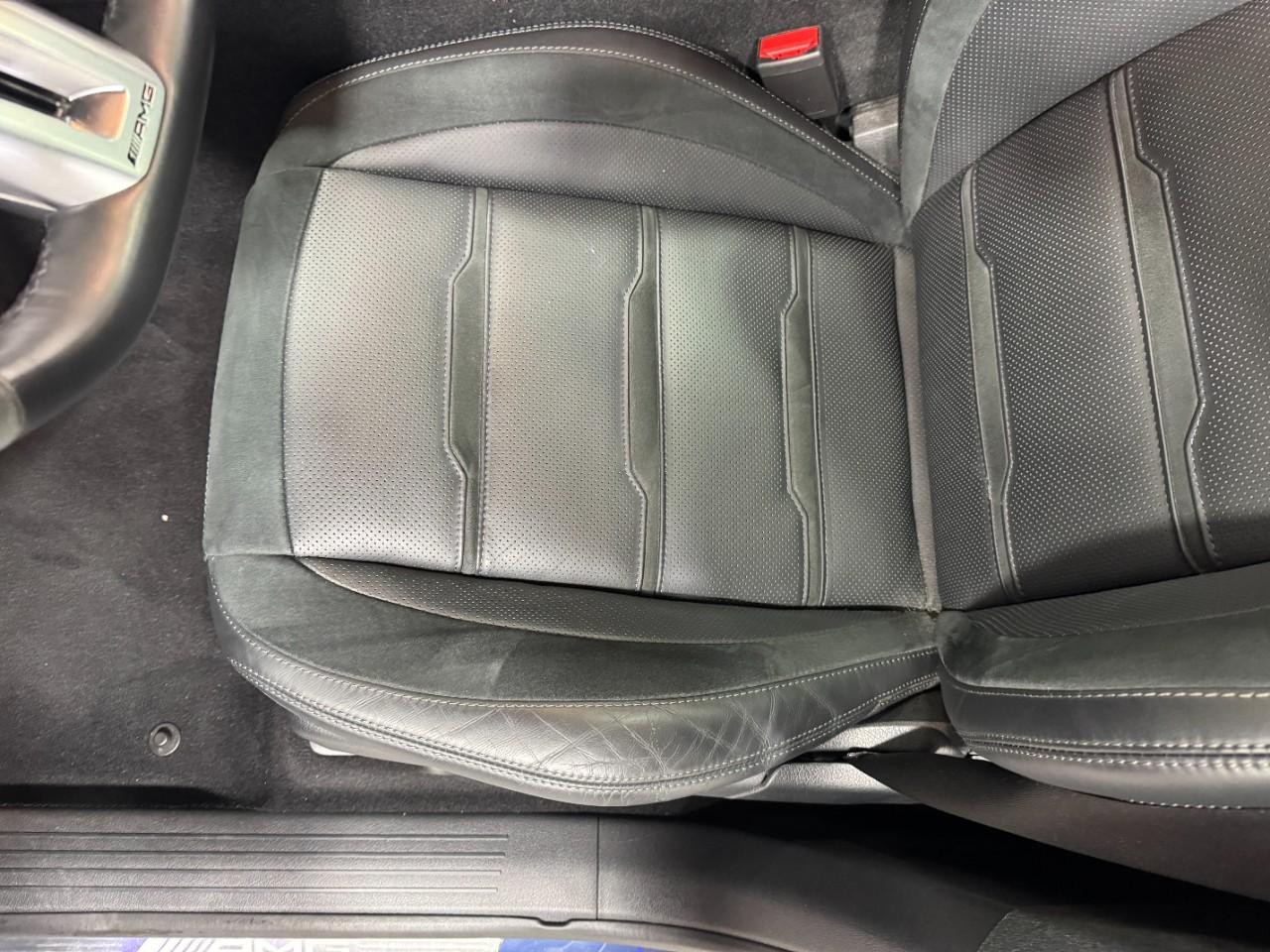 Mercedes-Benz GLE Vehicle Full-screen Gallery Image 30