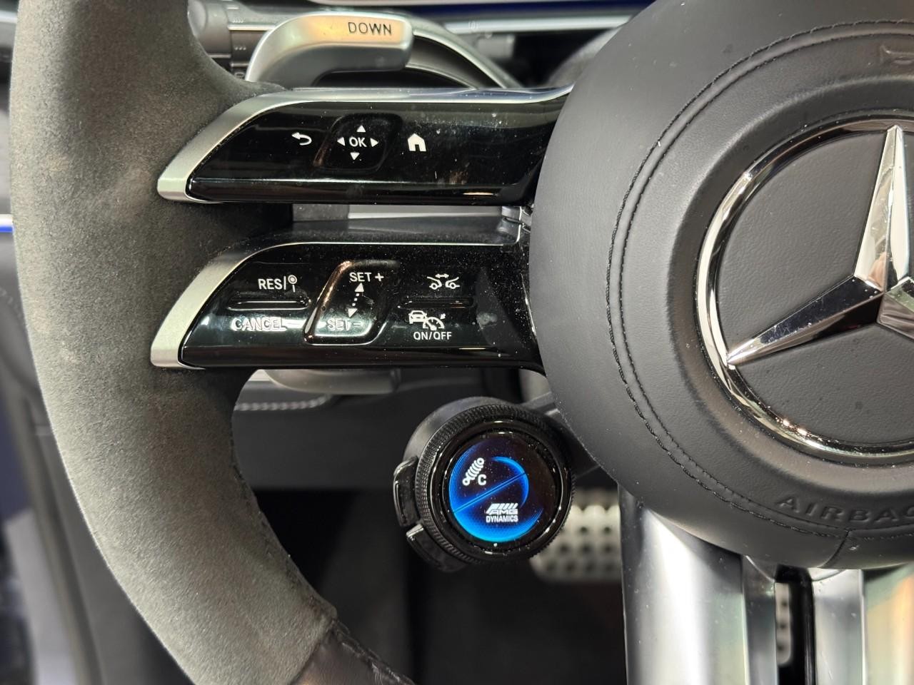 Mercedes-Benz GLE Vehicle Full-screen Gallery Image 33