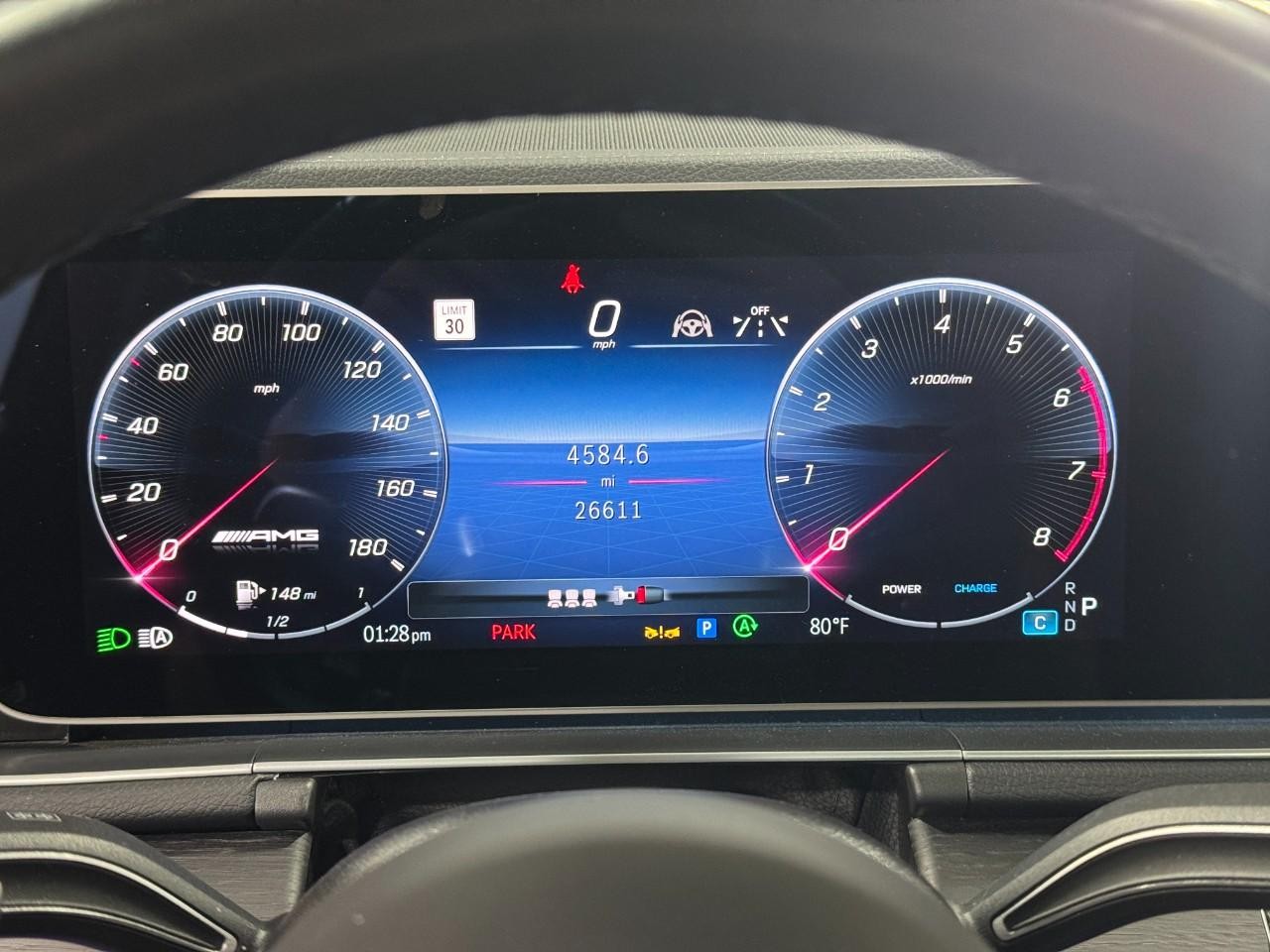 Mercedes-Benz GLE Vehicle Full-screen Gallery Image 35