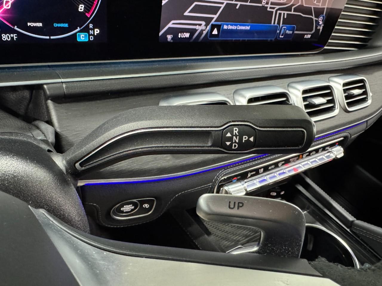 Mercedes-Benz GLE Vehicle Full-screen Gallery Image 36