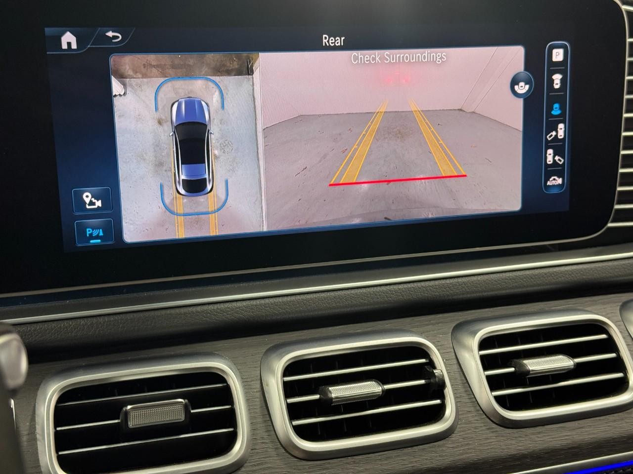 Mercedes-Benz GLE Vehicle Full-screen Gallery Image 37