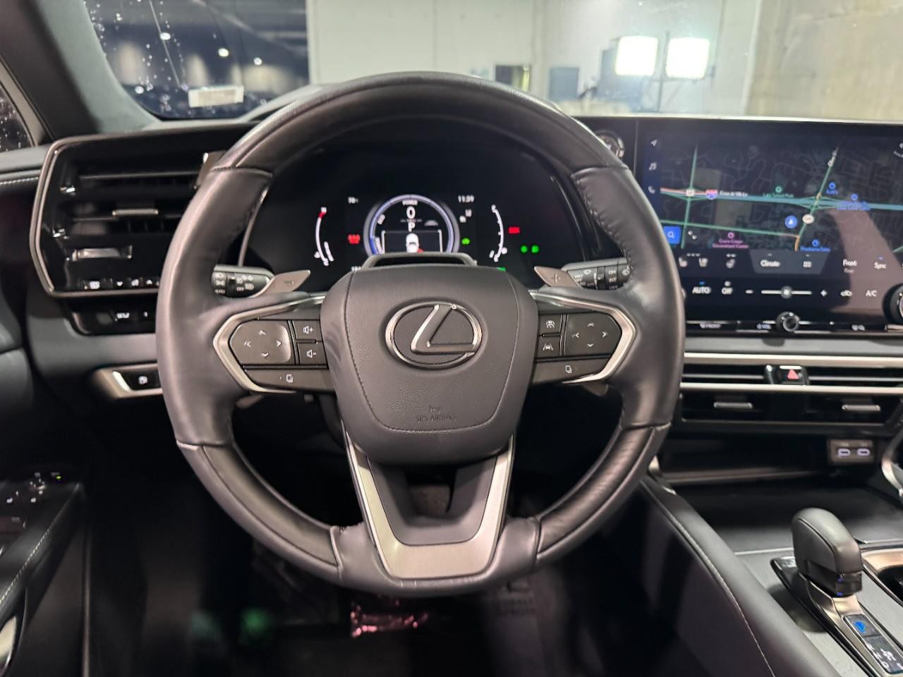 Lexus RX Vehicle Full-screen Gallery Image 14