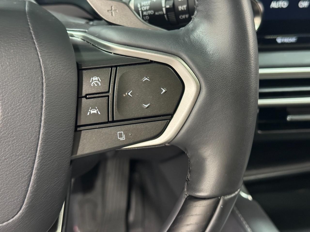 Lexus RX Vehicle Full-screen Gallery Image 28