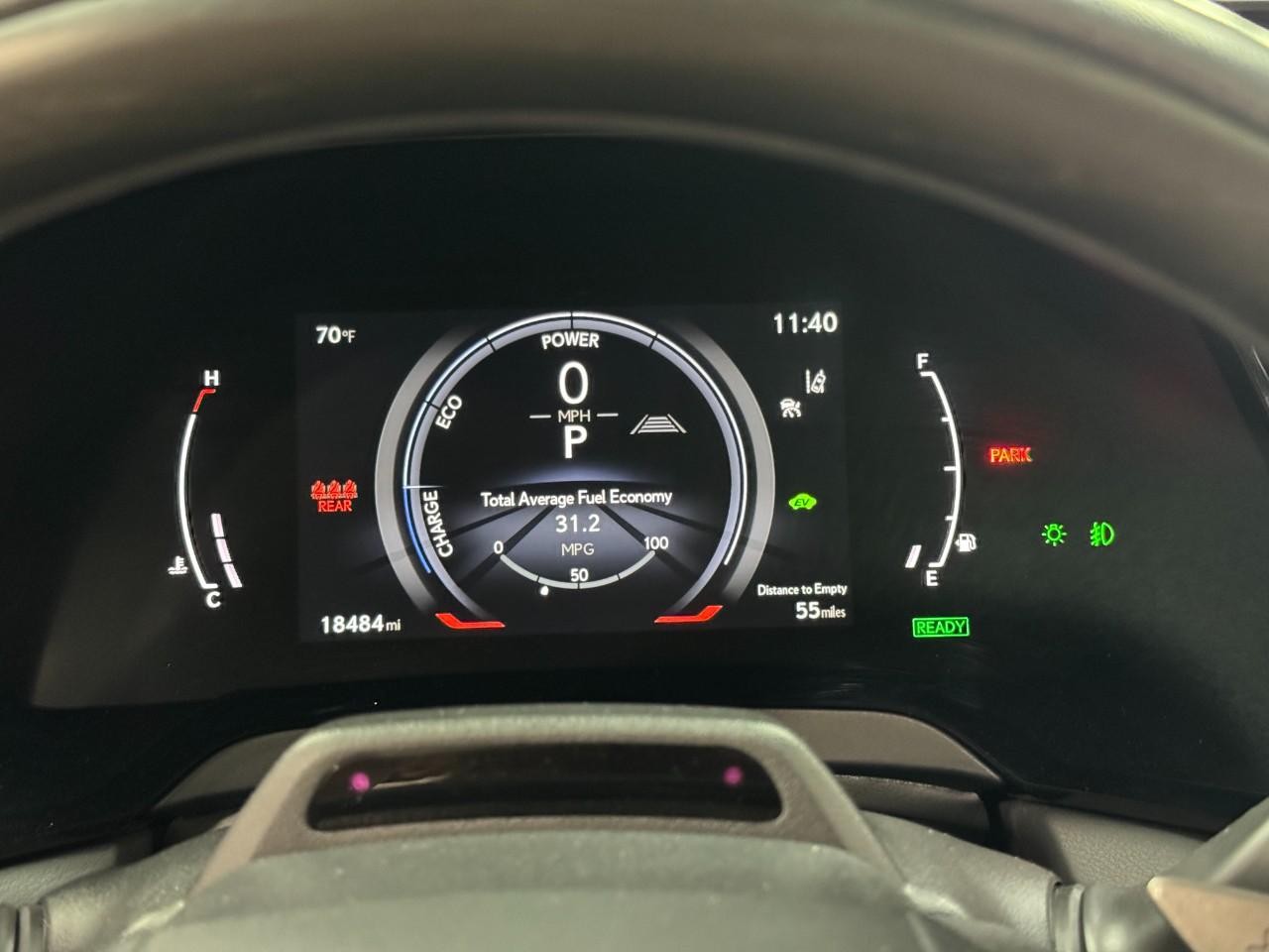 Lexus RX Vehicle Full-screen Gallery Image 29