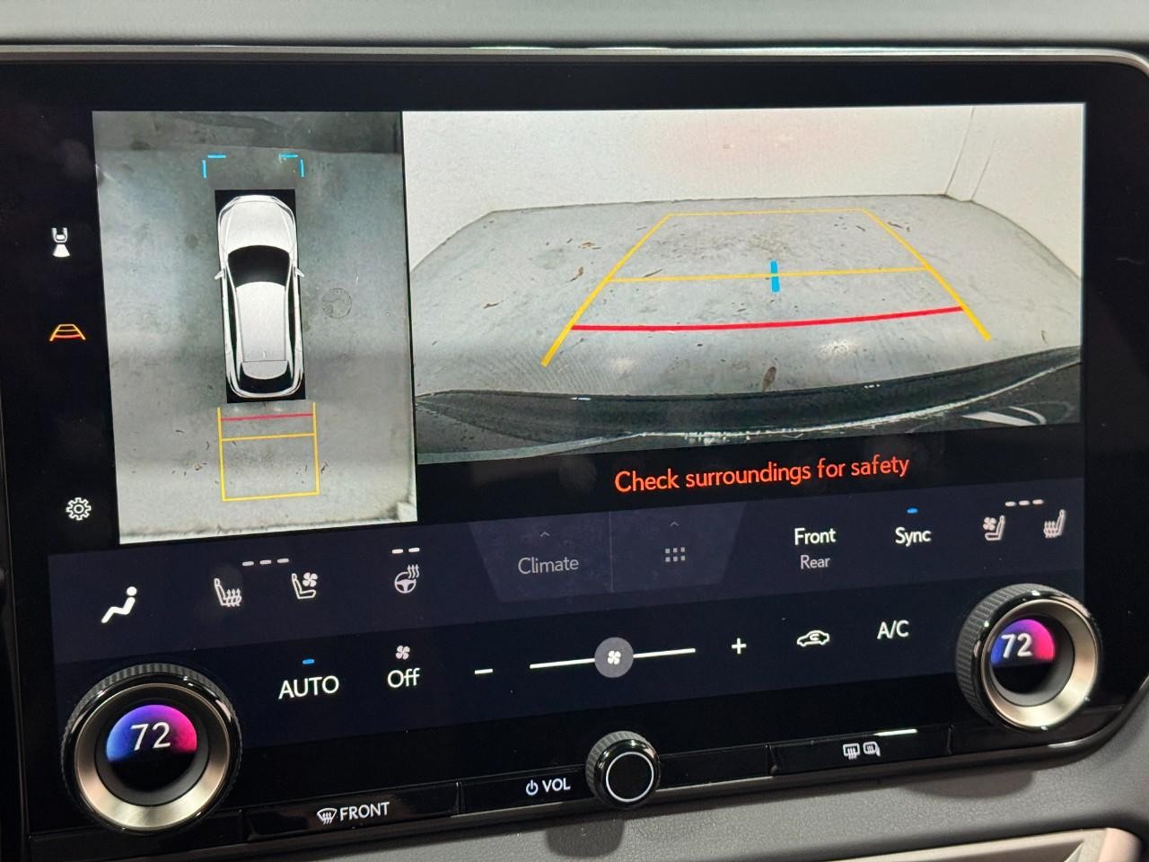 Lexus RX Vehicle Full-screen Gallery Image 30