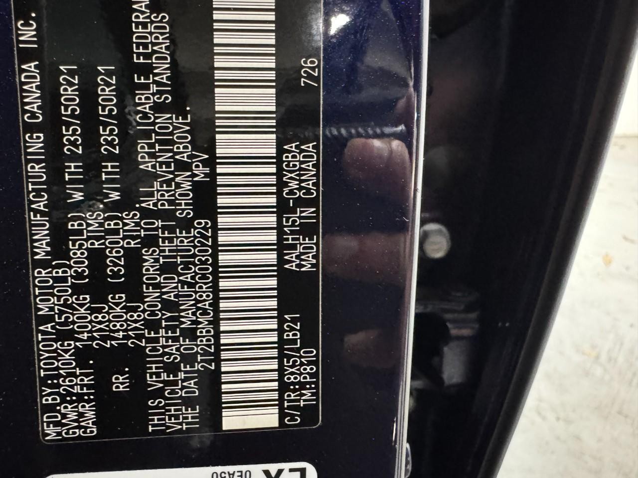 Lexus RX Vehicle Full-screen Gallery Image 31