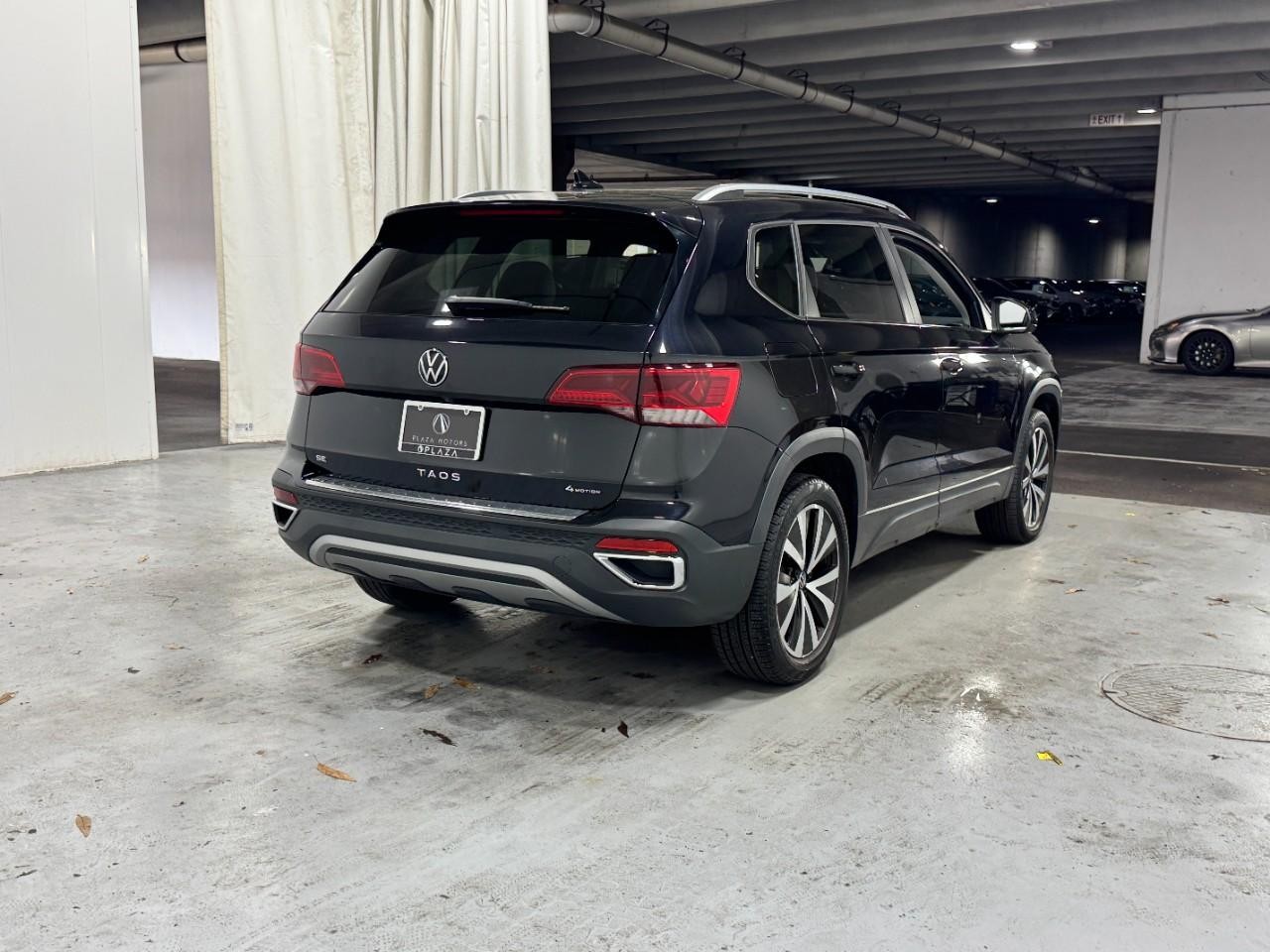 Volkswagen Taos Vehicle Full-screen Gallery Image 4