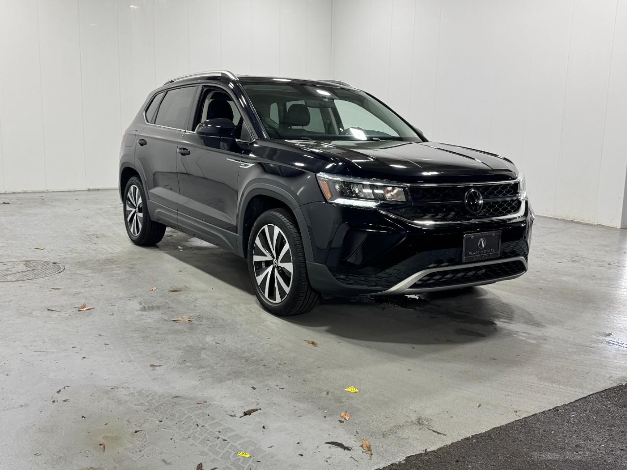 Volkswagen Taos Vehicle Full-screen Gallery Image 6