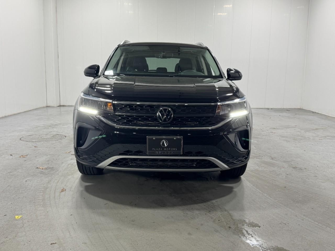 Volkswagen Taos Vehicle Full-screen Gallery Image 7