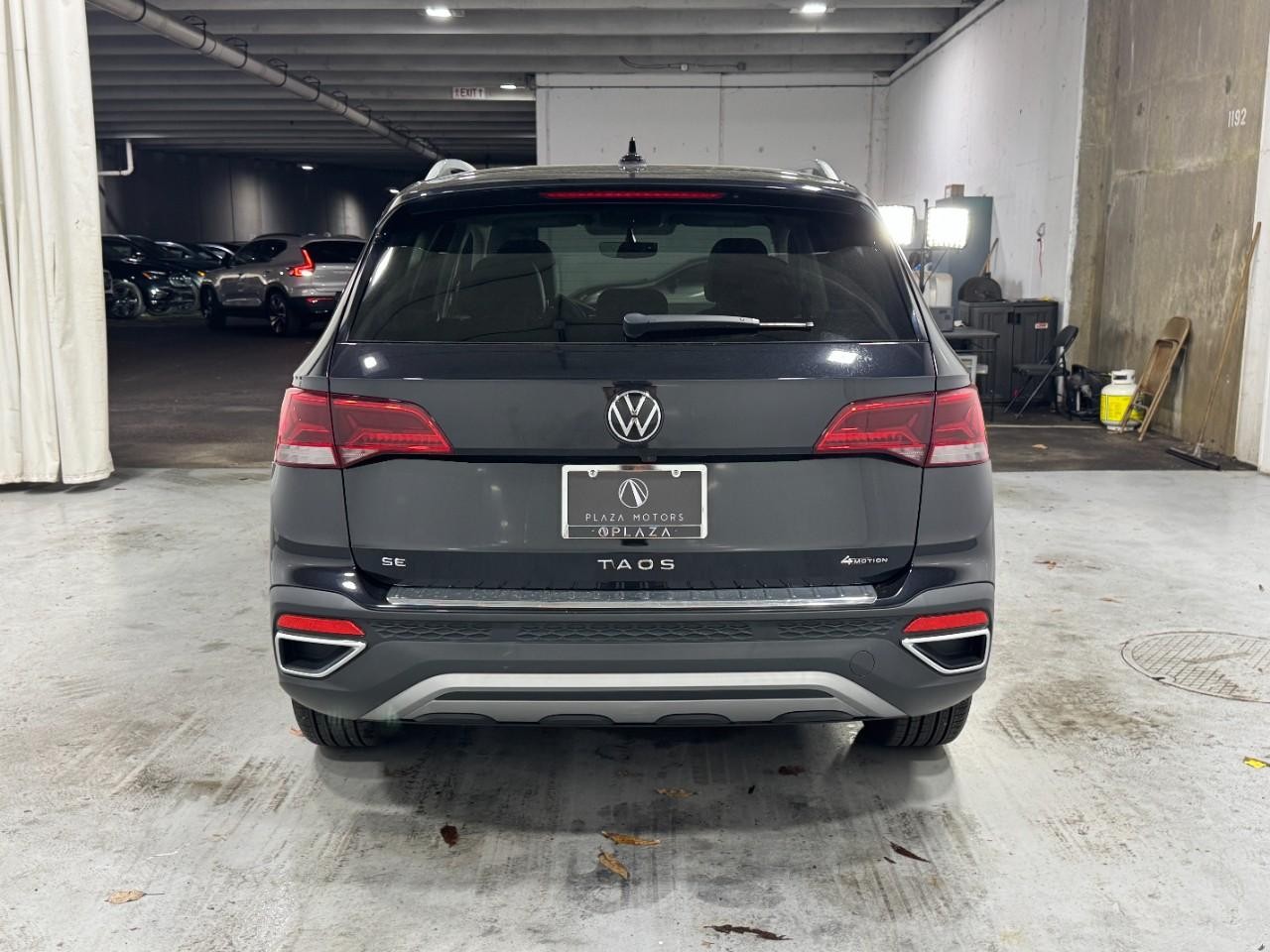 Volkswagen Taos Vehicle Full-screen Gallery Image 9