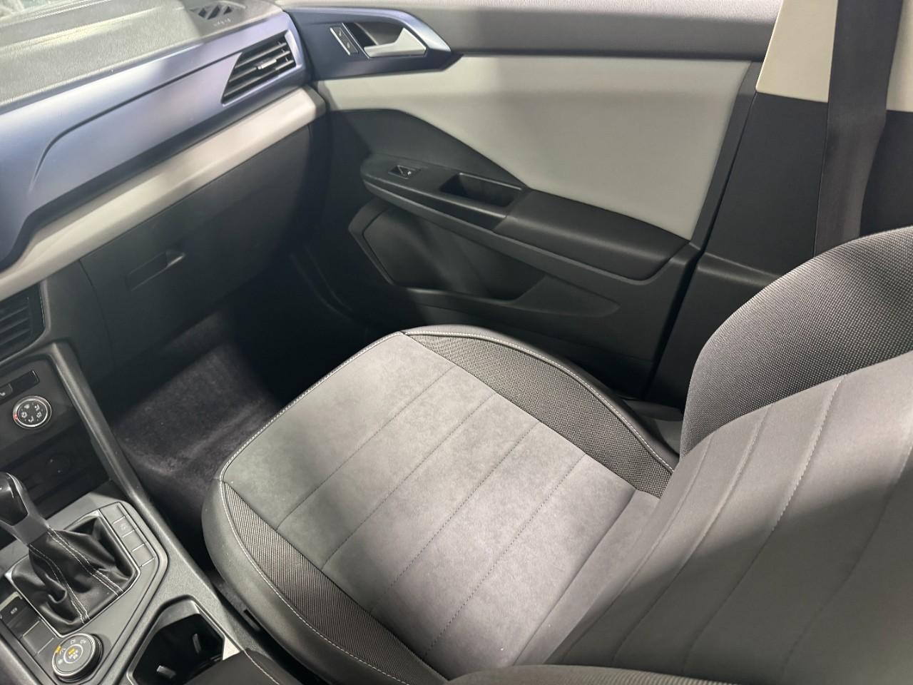 Volkswagen Taos Vehicle Full-screen Gallery Image 17