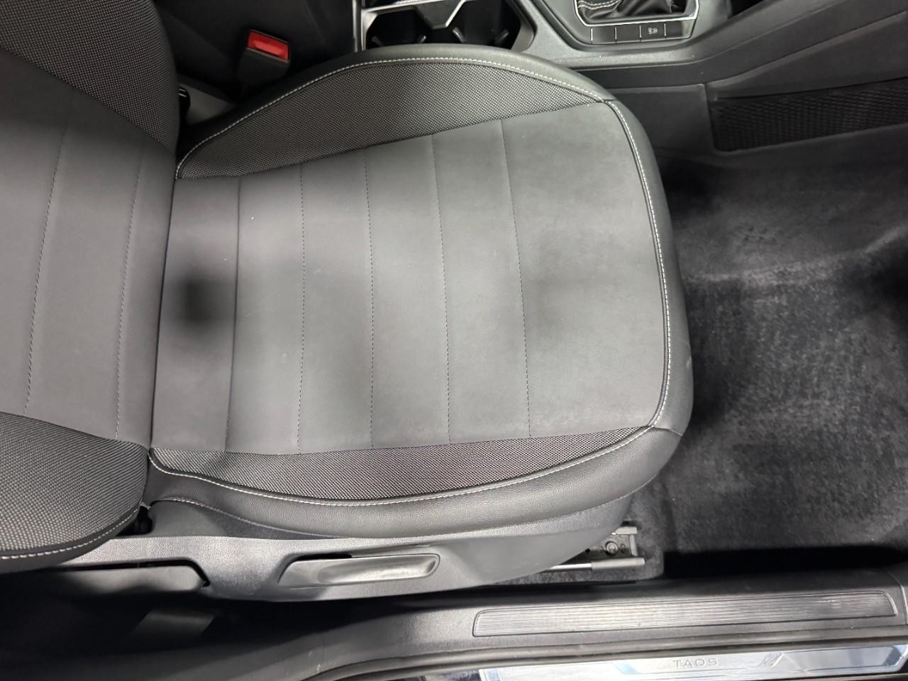 Volkswagen Taos Vehicle Full-screen Gallery Image 19