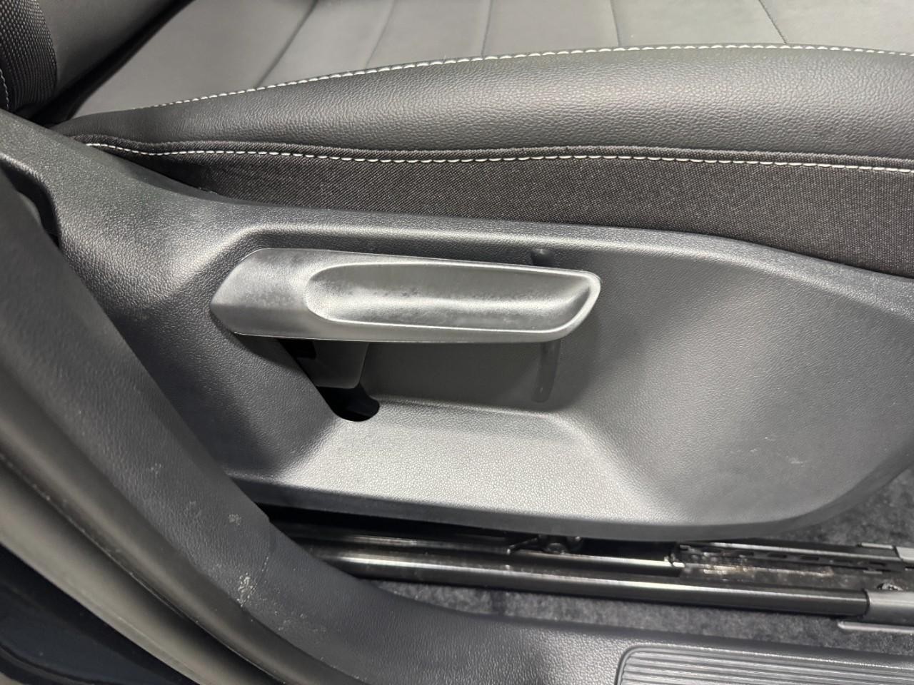 Volkswagen Taos Vehicle Full-screen Gallery Image 20