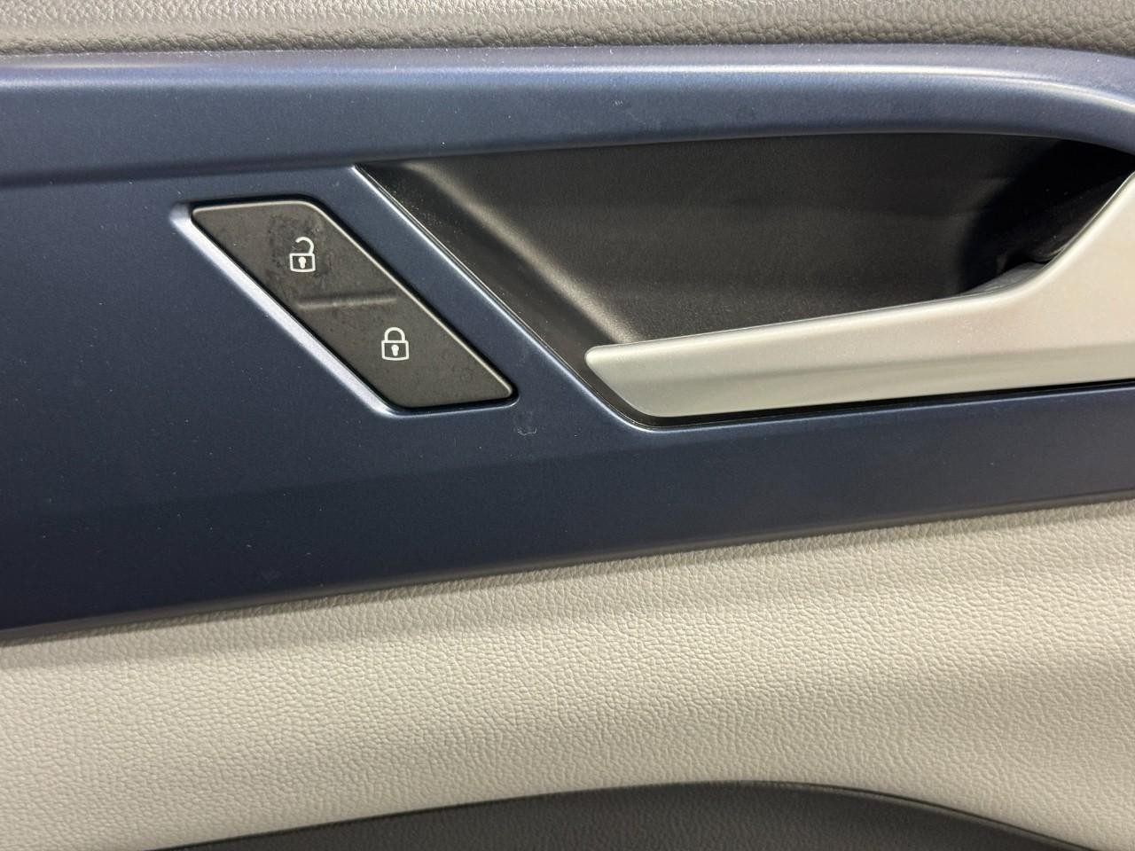 Volkswagen Taos Vehicle Full-screen Gallery Image 21