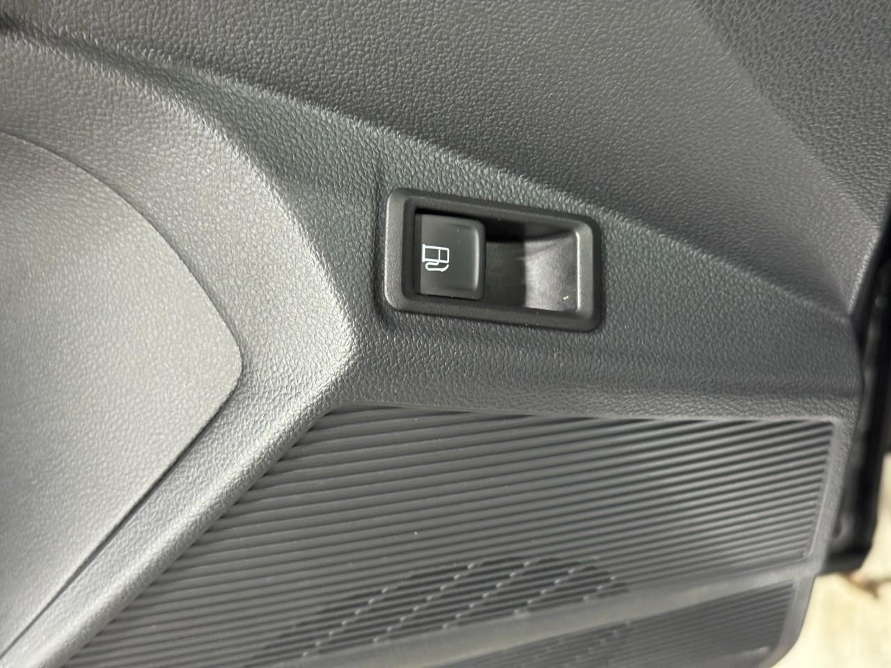 Volkswagen Taos Vehicle Full-screen Gallery Image 25