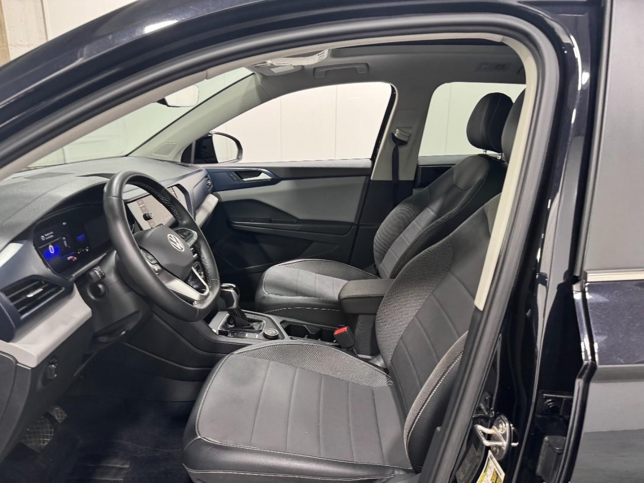 Volkswagen Taos Vehicle Full-screen Gallery Image 26