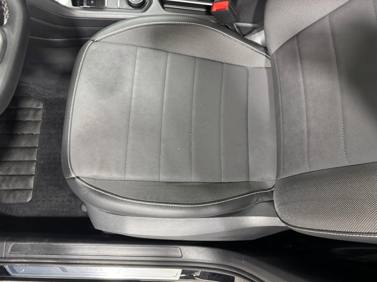 Volkswagen Taos Vehicle Full-screen Gallery Image 27