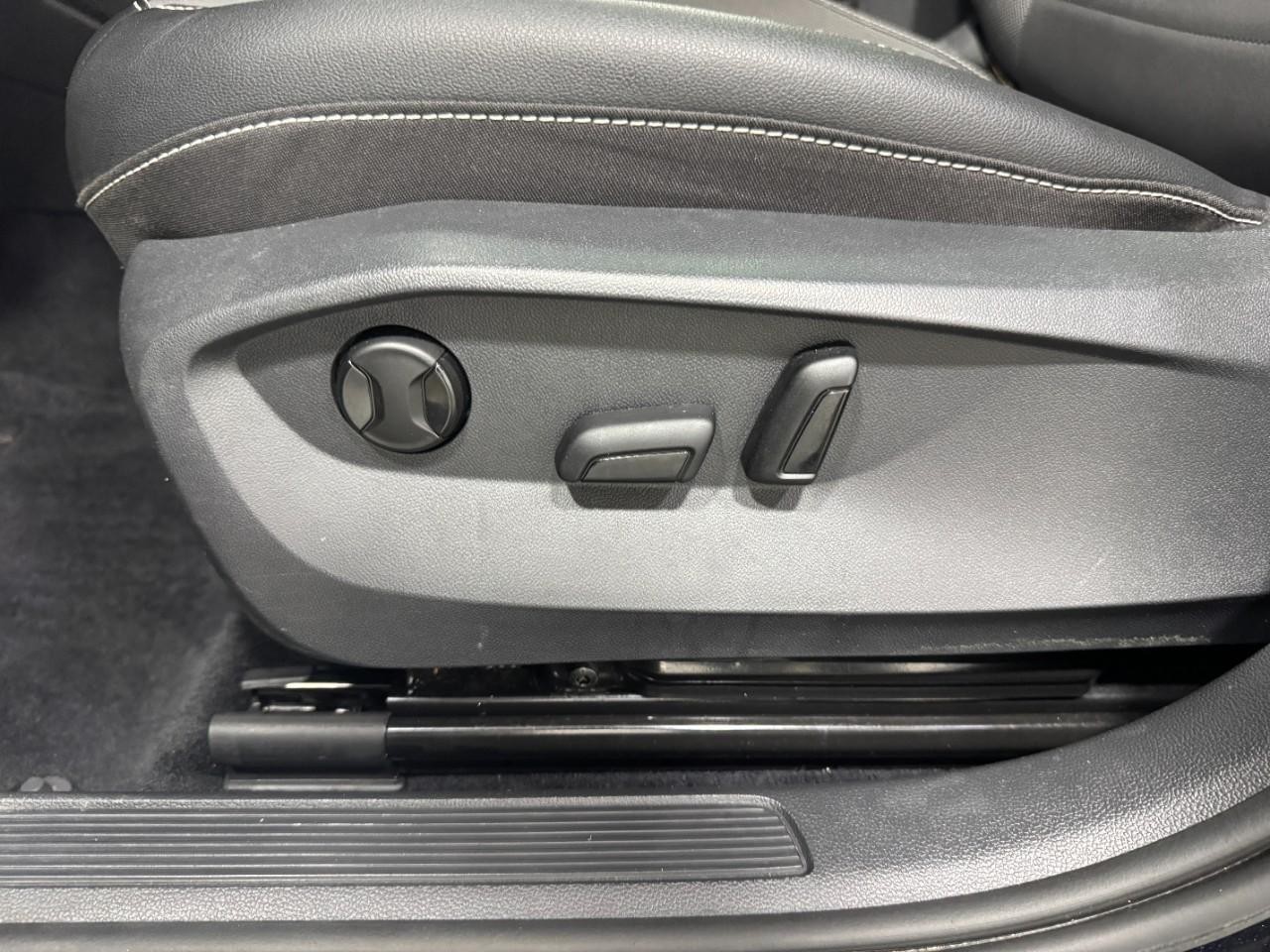 Volkswagen Taos Vehicle Full-screen Gallery Image 28