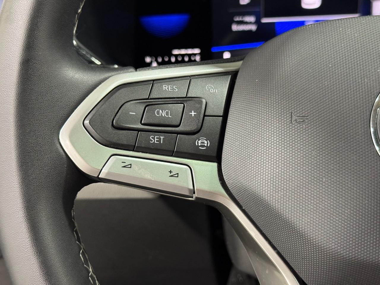 Volkswagen Taos Vehicle Full-screen Gallery Image 30