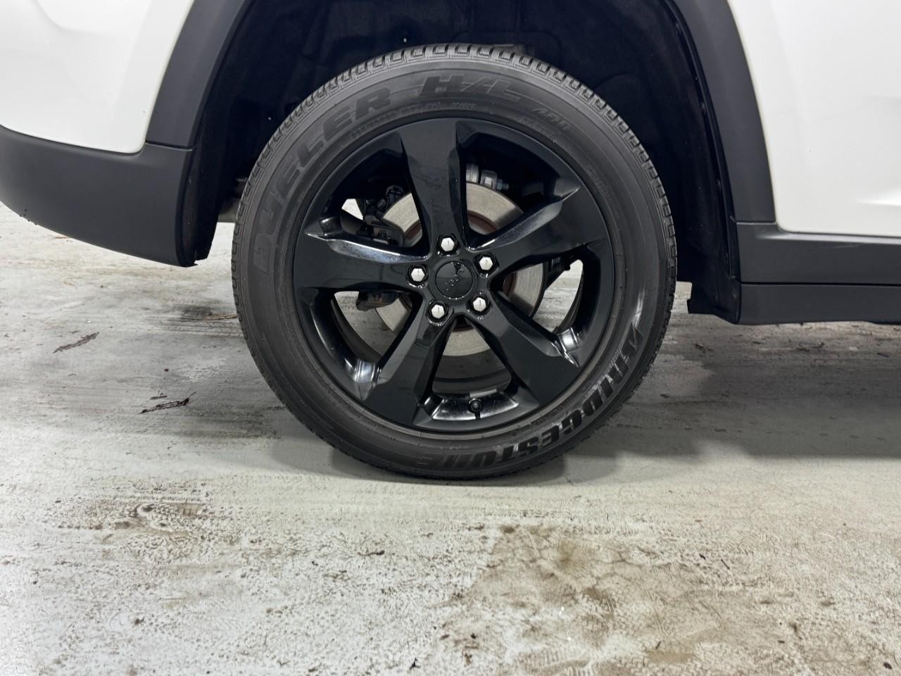 Jeep Grand Cherokee Vehicle Full-screen Gallery Image 5