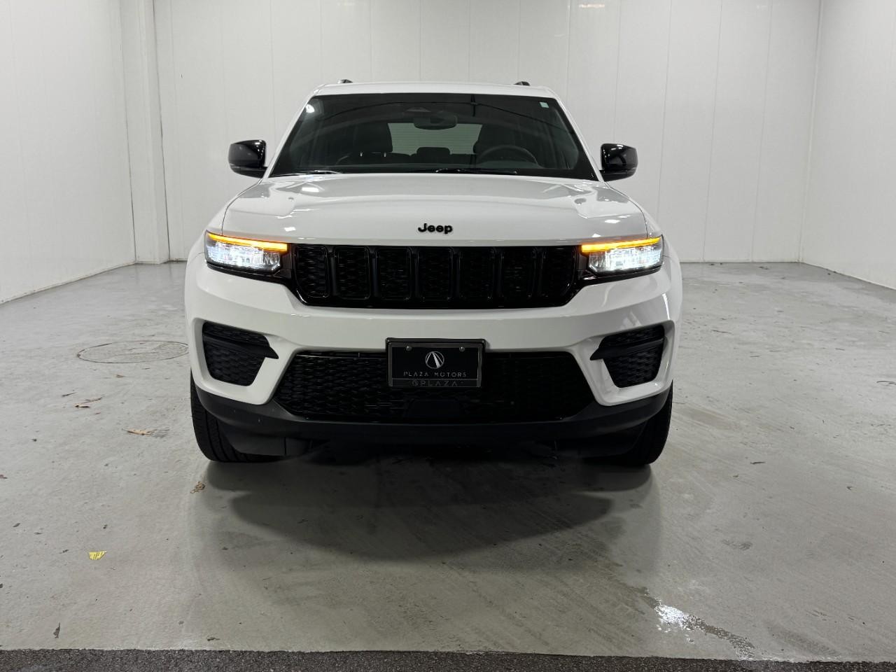 Jeep Grand Cherokee Vehicle Full-screen Gallery Image 7