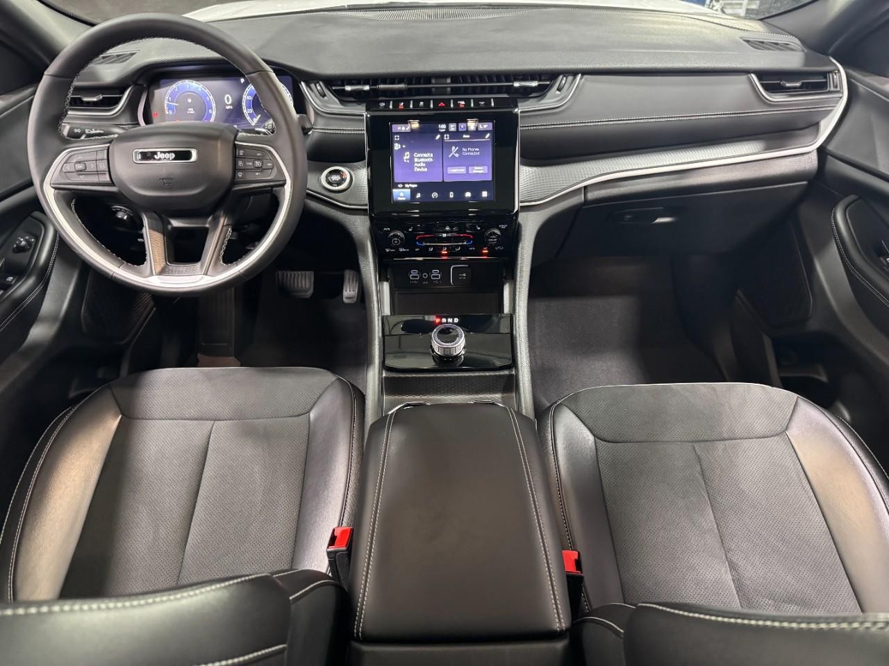 Jeep Grand Cherokee Vehicle Full-screen Gallery Image 12