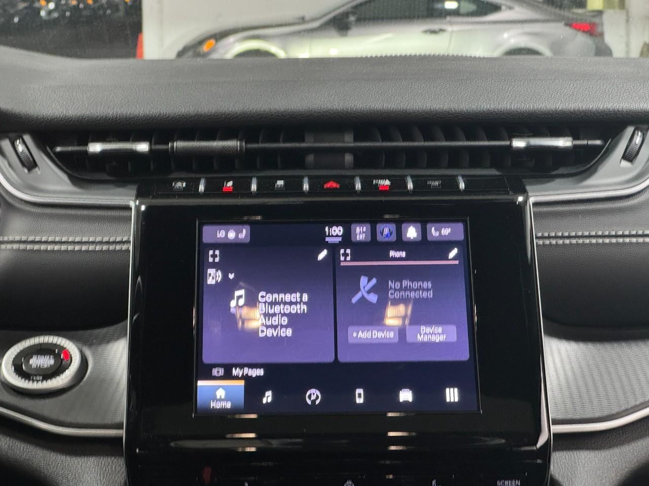 Jeep Grand Cherokee Vehicle Full-screen Gallery Image 14