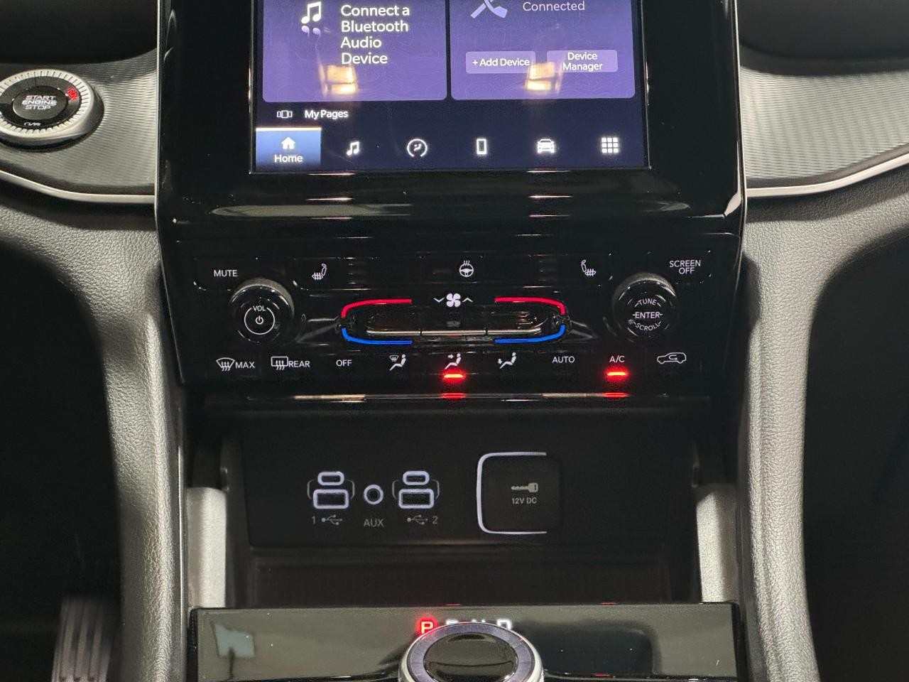 Jeep Grand Cherokee Vehicle Full-screen Gallery Image 15