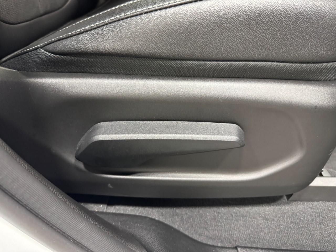 Jeep Grand Cherokee Vehicle Full-screen Gallery Image 20