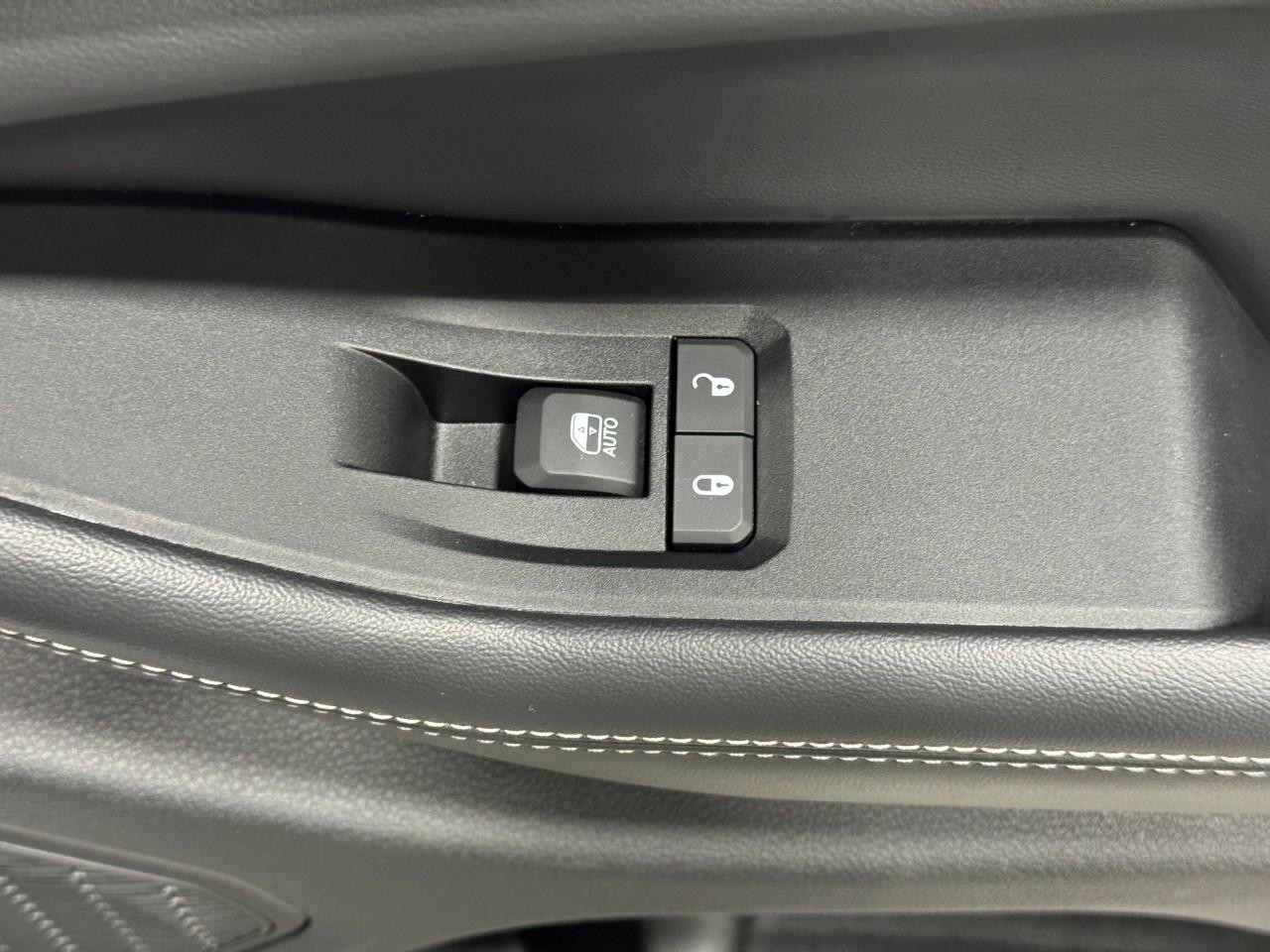 Jeep Grand Cherokee Vehicle Full-screen Gallery Image 21