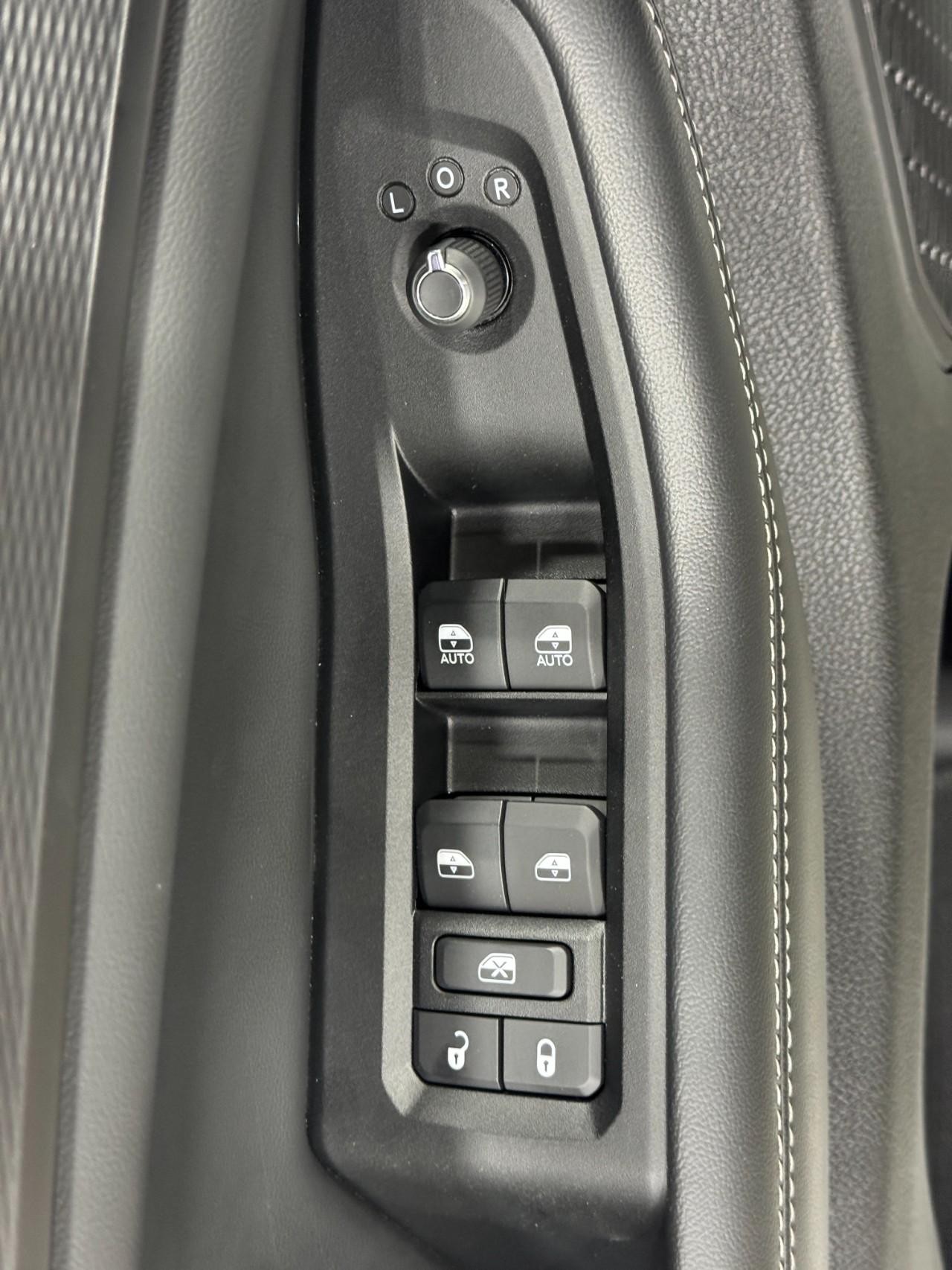 Jeep Grand Cherokee Vehicle Full-screen Gallery Image 22