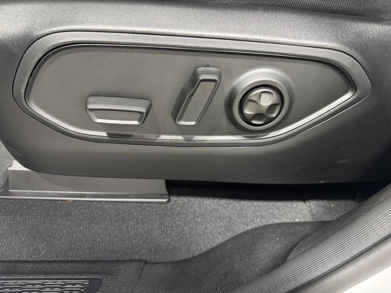 Jeep Grand Cherokee Vehicle Full-screen Gallery Image 25