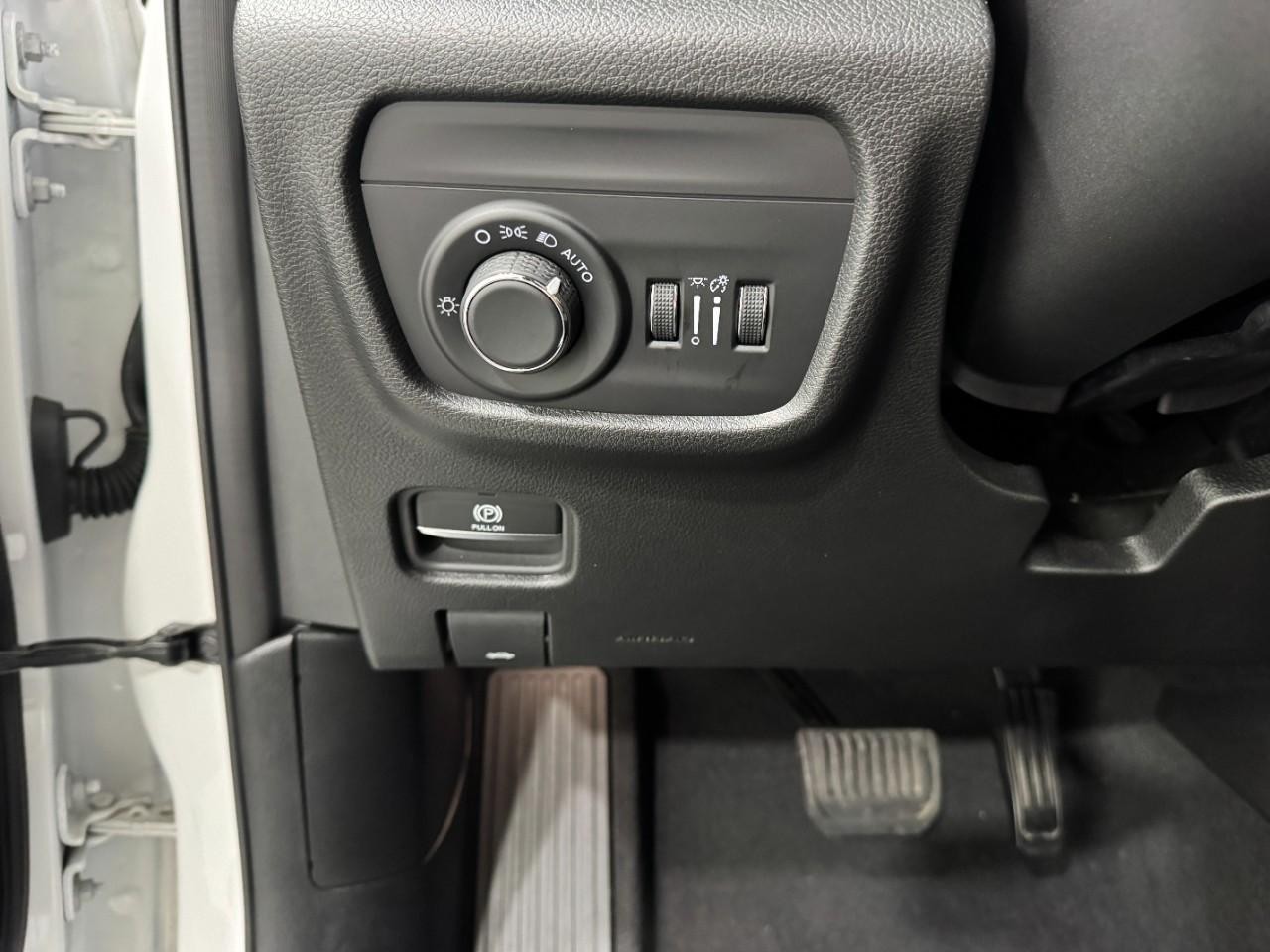 Jeep Grand Cherokee Vehicle Full-screen Gallery Image 26