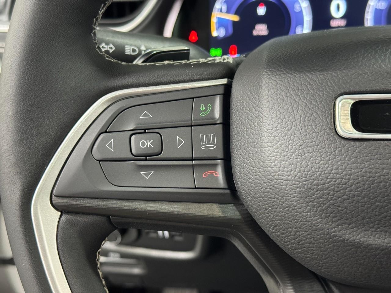 Jeep Grand Cherokee Vehicle Full-screen Gallery Image 27