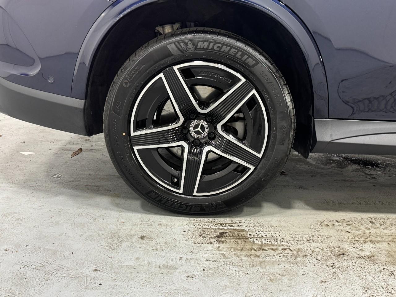 Mercedes-Benz GLC Vehicle Full-screen Gallery Image 5