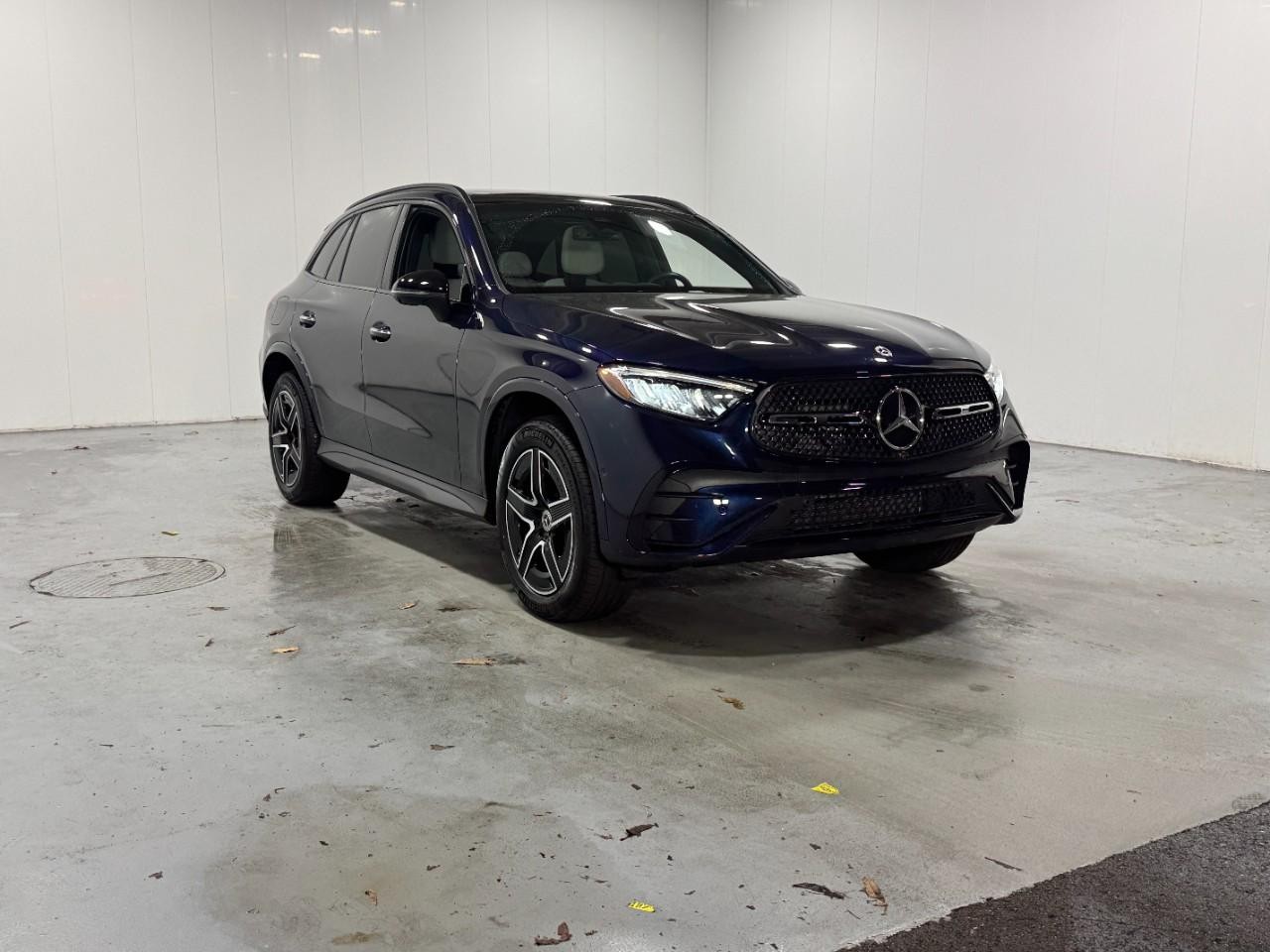 Mercedes-Benz GLC Vehicle Full-screen Gallery Image 6