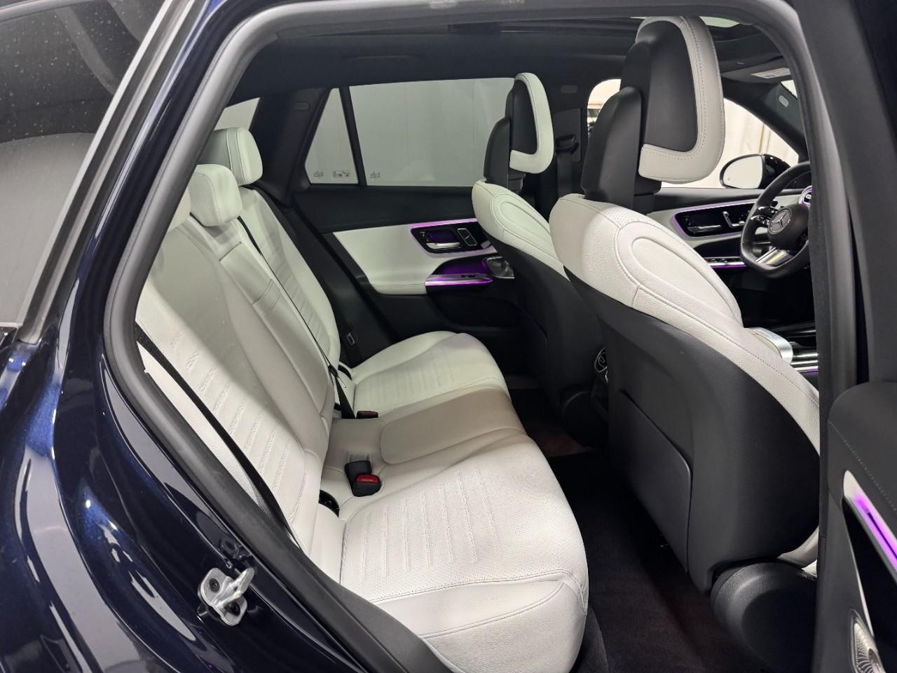 Mercedes-Benz GLC Vehicle Full-screen Gallery Image 10