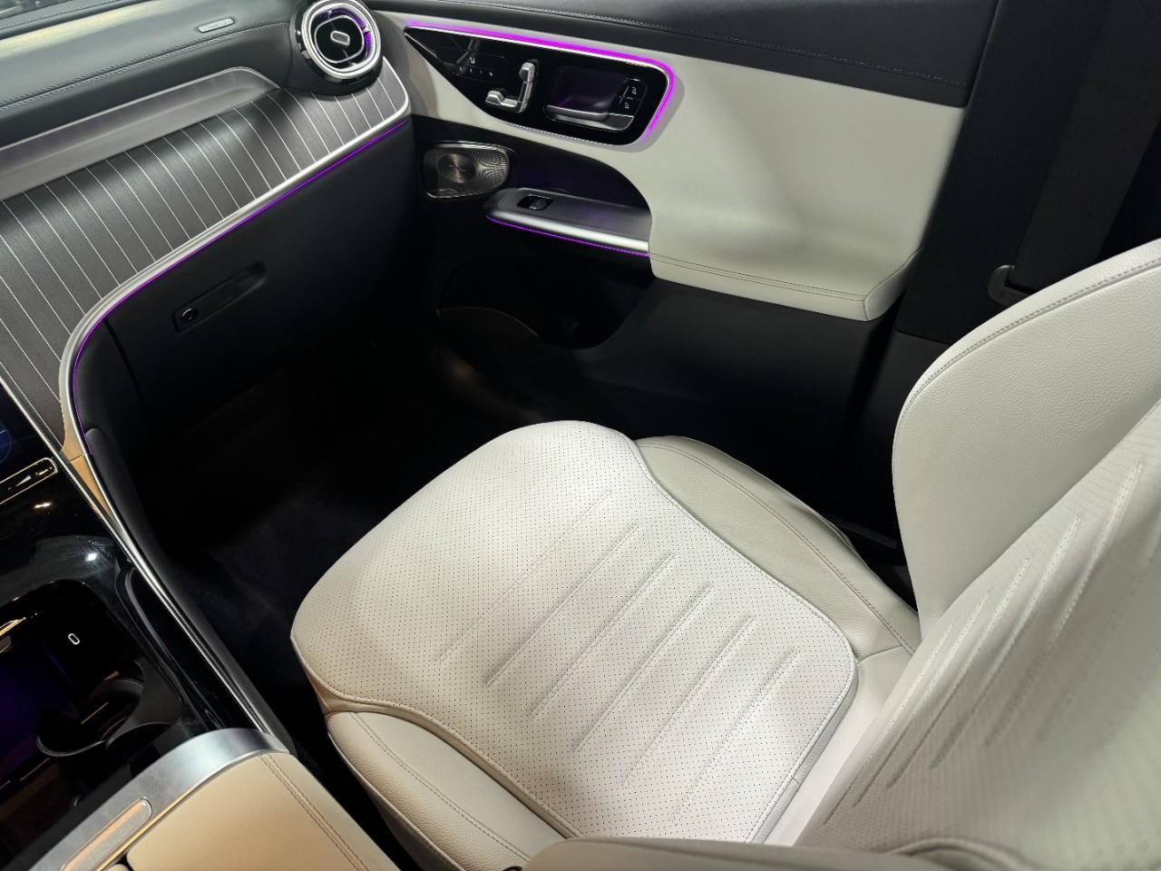 Mercedes-Benz GLC Vehicle Full-screen Gallery Image 15