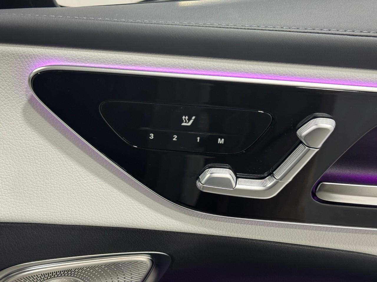 Mercedes-Benz GLC Vehicle Full-screen Gallery Image 19