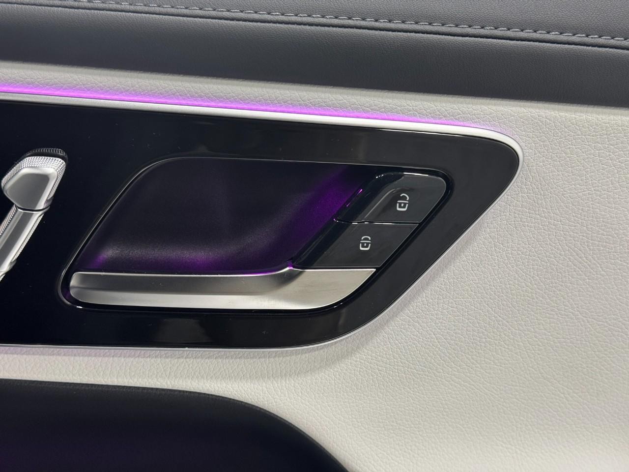 Mercedes-Benz GLC Vehicle Full-screen Gallery Image 20